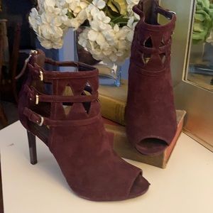 Nine West Peep Toe booties burgundy suede